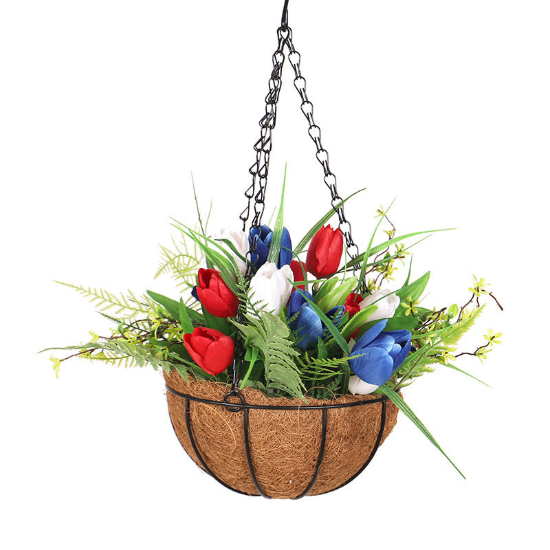 Panier suspendu décoré de tulipes rouges, blanches et bleues